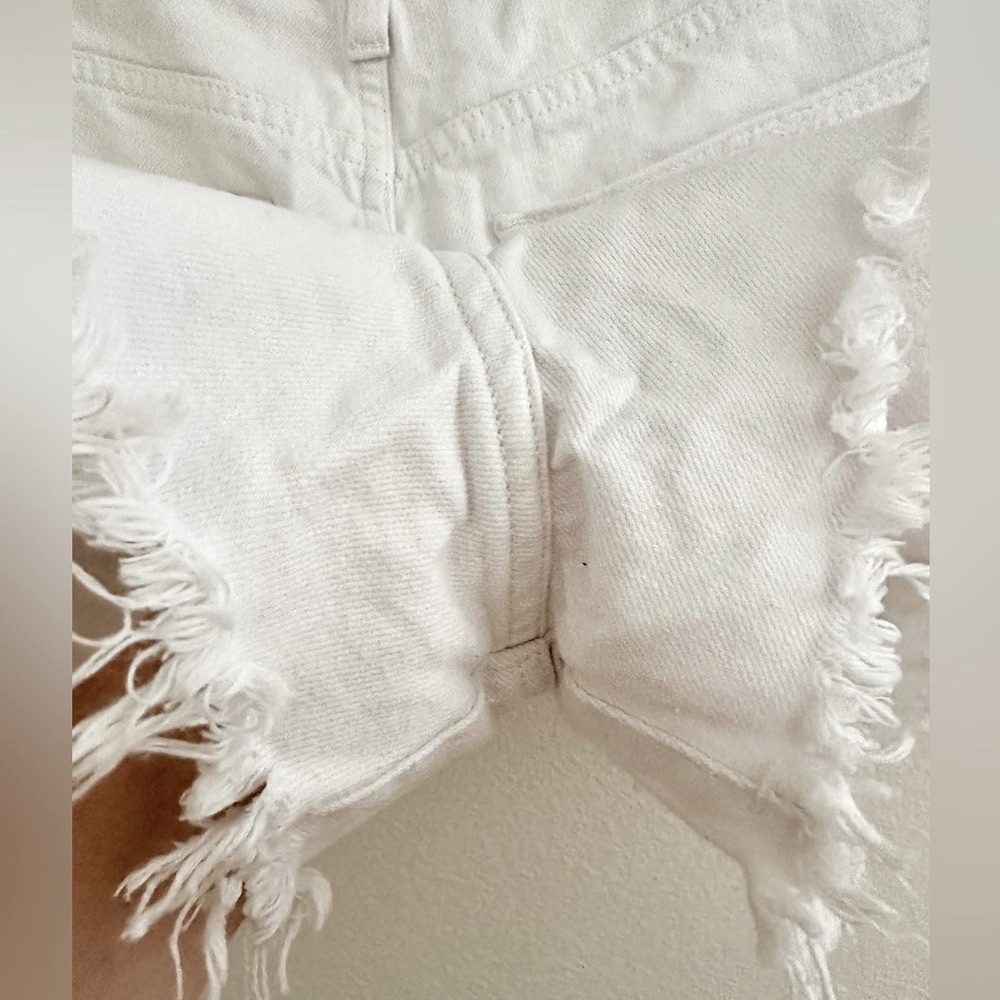 Pistola Denim women’s white distressed shorts size 28 - Picture 7 of 10